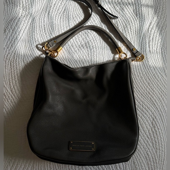 Marc by Marc Jacobs gray pebbled leather hobo with cross body strap - Picture 10 of 10